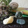0020-Kit Super Trio para Potencializar Estudos e Empreendimentos-Coruja Vidro, Calcita Amarela com Ônix, Fluorita, Rosa do Deserto
