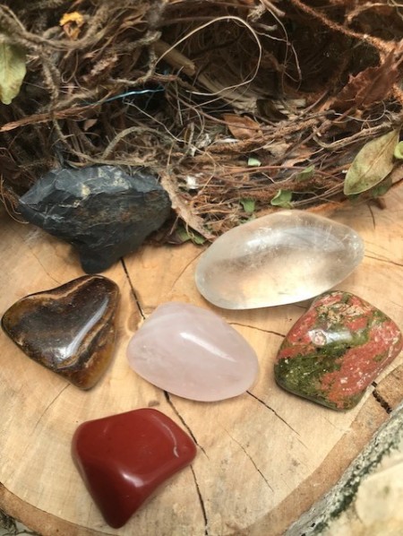 0044-Super Pedras-Sunghita, Quartzo Cristal,  Quartzo Rosa, Unakita , Olho de Tigre, Jaspe Vermelho