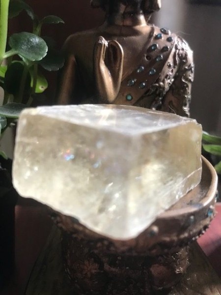 0048-Pedra Bruta Calcita Ótica Amarela com Arco Iris-Pedra para Escritório, Sala Estudos, Consultórios Terapeutas e Templos de Rituais Xamânicos - Image 2
