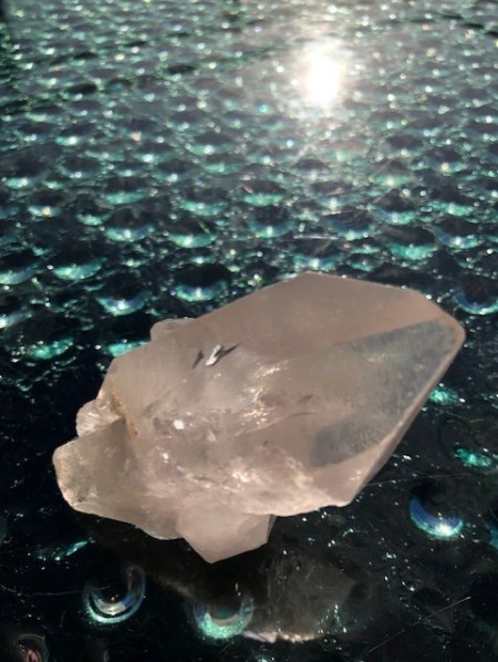 0078-Drusa Natural de Quartzo Transparente, Lemuriano com Janelas e Arco Iris -Conexão Divina e Angelical, Proteção, Viagens Astrais,  Portais Estelares, Prosperidade e Equilíbrio Familiar - Image 5