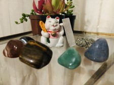 083-Kit Maneki Neko e 07 Cristais Harmonizadores -Boa Sorte,Proteção, Prosperidade, Vitalidade, Sucesso e Cooperação