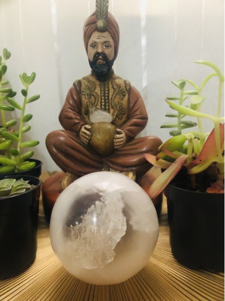 094-Bola de Cristal de Selenita com Catedral –Limpeza  e Desbloqueio Energético,Consciência Angélica, Transmutação, Equílibrio Emocional e Conhecimento Divino  -ESGOTADA