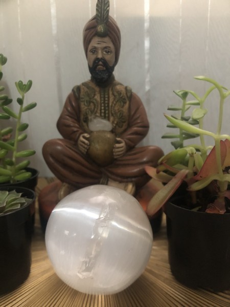 094-Bola de Cristal de Selenita com Catedral –Limpeza  e Desbloqueio Energético,Consciência Angélica, Transmutação, Equílibrio Emocional e Conhecimento Divino  -ESGOTADA - Image 3
