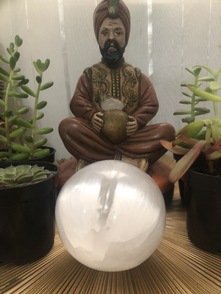 094-Bola de Cristal de Selenita com Catedral –Limpeza  e Desbloqueio Energético,Consciência Angélica, Transmutação, Equílibrio Emocional e Conhecimento Divino  -ESGOTADA - Image 4