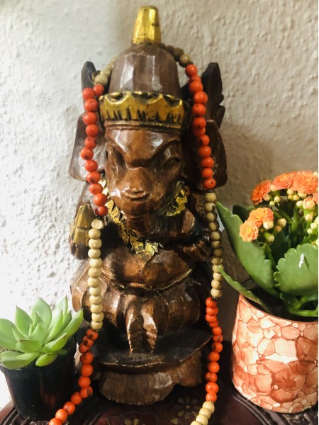 116-Japamala de Contas de Madeira e Acaí na Cor Laranja da Alegria-Meru Rosto de Buda o Iluminado em Pedra Howlita Branca tingida na Cor Laranja - Image 3