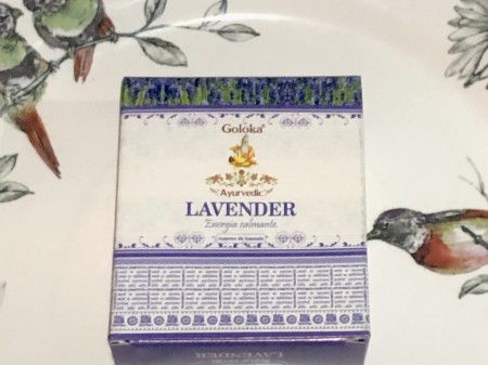 133-Incenso Cone Cascata Goloka Ayurvedik Lavender -Incenso de Massala –Energia Calmante - Tranquilidade Espiritual, Equilíbrio Emocional, Elimina Tensões, Combate a Insônia-10 Cones