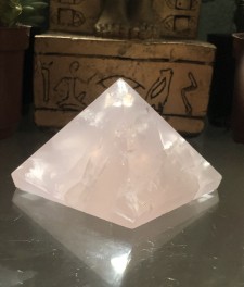 146-Pirâmide de Quartzo Rosa-Auto estima, Relaxamento, Melhora o sono,Cura feridas familiares, Estabiliza emoções, Clareza emocional& Clarividência