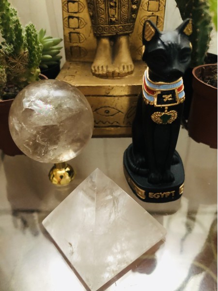 147-Kit Egito Antigo –Estátua da Deusa Bast , Bola de Cristal Quartzo Fumê com Arco Iris, Pirâmide de Quartzo Leitoso-Aterramento, Viagens no tempo, Conexão com o Sombra, Estabiliza emoções,Diminuí ansiedades, Paz e amor,Aumenta a sensação de pertencimento ao Universo como um todo,Amplifica a energia, Protege, Rejuvenesce, Promove a Saúde e Fertilidade. - Image 4