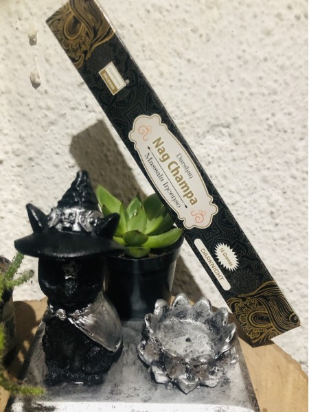 124-Kit da Bruxa Poderosa-Incensário 3 em 01-Porta Cristais/Porta Velas Gato Negro com Pentagrama sob Pedestal , 01 Ponta de Quartzo Transparente Lemuriano e 01 Caixa de Incenso Nag Champa/Massala Darknight - Image 2