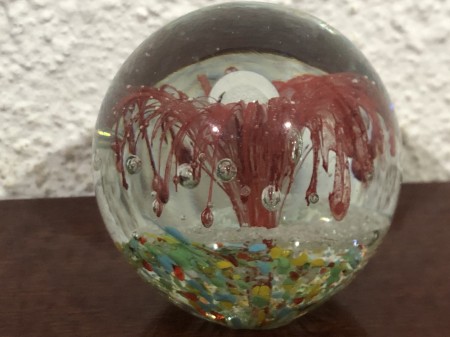 165-Peso de Papel de Cristal Murano Floresta Marinha Vermelha -Feito 100% Artesanalmente utilizando uma técnica milenar surgida em 5000 AC em Rio Belo na Síria.