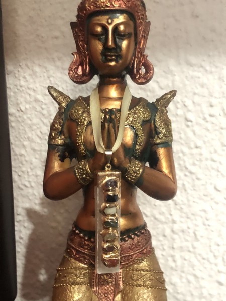 177-Pingente de Selenita Dourado Incrustado com 07 Cristais dos 07 Chakras-Estimulação,Purificação,Autoconhecimento,Compaixão, Proteção , Energização, Transmutação e Iluminação.   