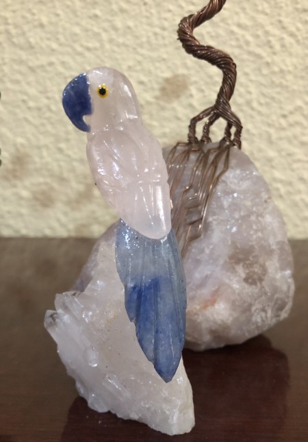 180-Pássaro de Cristal –Papagaio de Quarzo Rosa e Azul em Base de Quartzo Transparente-Decoração, Leveza, Espiritualidade, Inteligência, Sabedoria, Comunicação, Prosperidade, o  Divino, a Alma , Liberdade e Conexão com o Céu