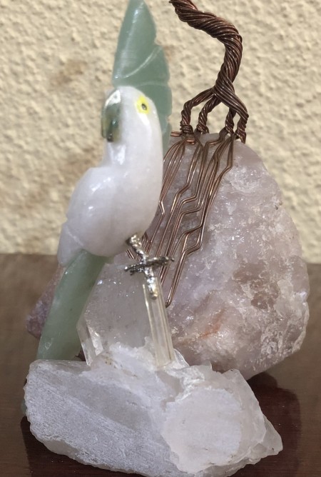181-Pássaro de Cristal –Calopsita de Quartzo Branco e Verde em Base de Quartzo Transparente-Decoração, Leveza, Espiritualidade, Proteção, Harmonia , Equilíbrio, o Divino, a Alma , Liberdade, Prosperidade, Cura Iluminação e Conexão com o Céu - Image 4