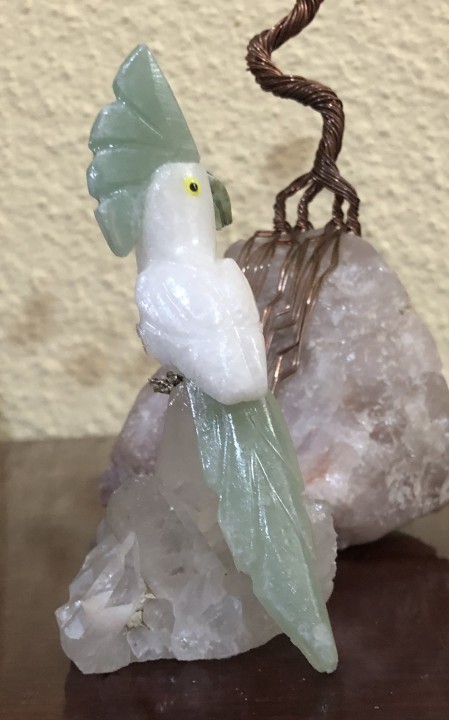 181-Pássaro de Cristal –Calopsita de Quartzo Branco e Verde em Base de Quartzo Transparente-Decoração, Leveza, Espiritualidade, Proteção, Harmonia , Equilíbrio, o Divino, a Alma , Liberdade, Prosperidade, Cura Iluminação e Conexão com o Céu - Image 2