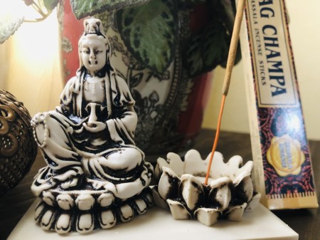 186-Kit Incensário Guan Yin ou Kuan Yin para Incensos Vareta com Caixa de Incenso Nag Champ Massala Made India -07 varetas-Energia da Geração, Misericórdia, Perdão, Feminino, Maternidade, Sabedoria , Proteção, Iluminaçao e Milagres. - Image 4