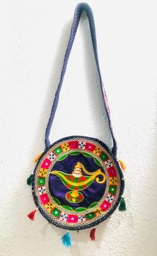 189-Bolsa Indiana Bordada Motivo Lâmpada Aladin com Fecho: Bolsa  Grande com Ziper Indiana Bordada Sinos de Metal , Franjas e Lantejoulas