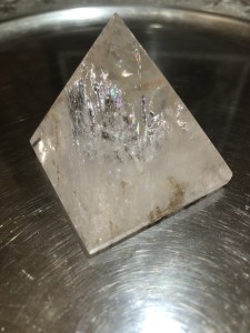 193-Pirâmide de Cristal Natural-03 em 01-Quartzo Transparente, Arco Iris e Quartzo Rutilado-Cura Total, Prosperidade, Felicidade, Harmonia, Mediunidade & Cura Ancestral,